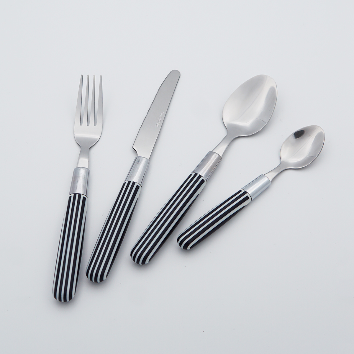 High Quality Stainless Steel Cutlery Mirror Polish Plastic Handle Flatware Wholesale Silverware Set