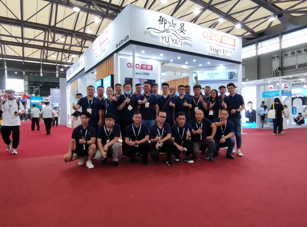 Cutlery manufacturer shows new products in China Daily-Use Articles Trade Fair